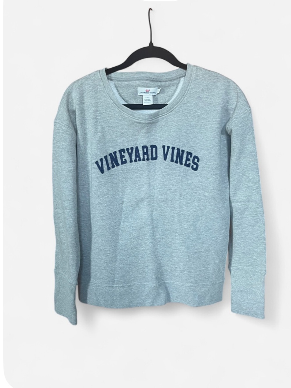 Vineyard Vines Women’s Heathered Light Gray Crew Sweatshirt with Navy Logo